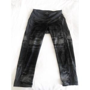 Athleta Dark Grey Print Crop Leggings Size XS